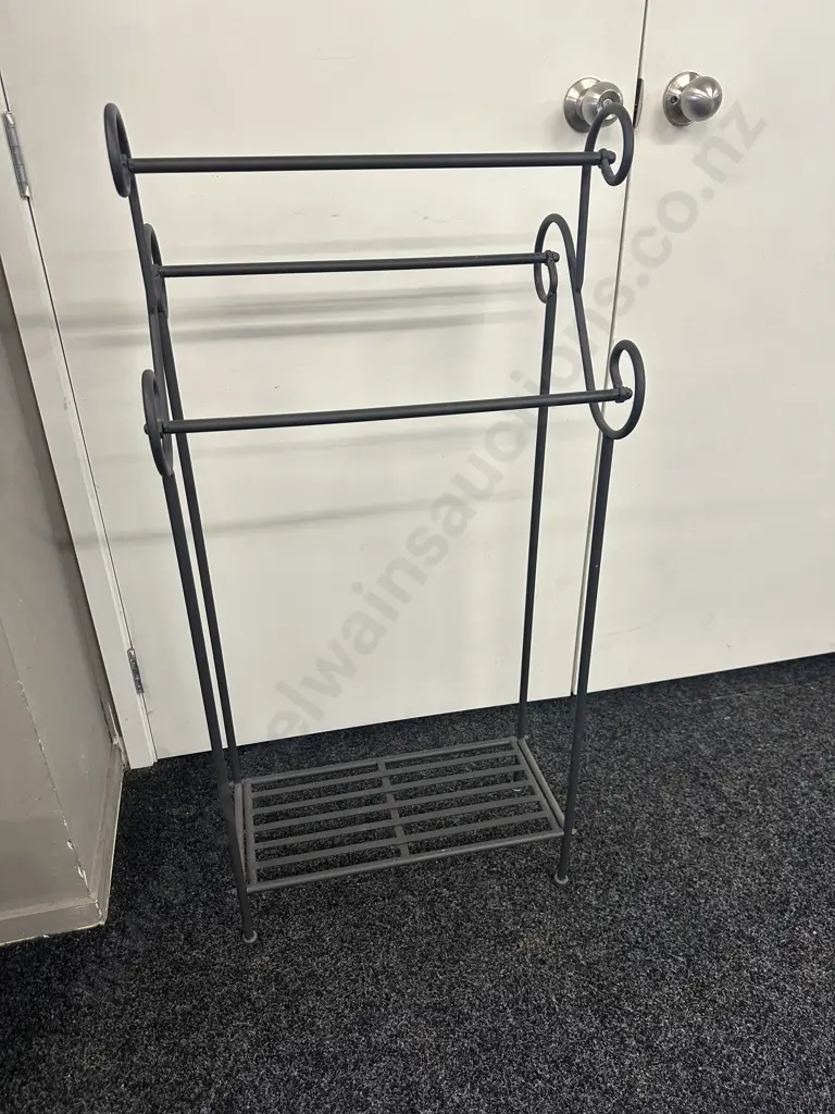 Black Free Standing Metal Towel Rail H106,W52cm. Image 1++