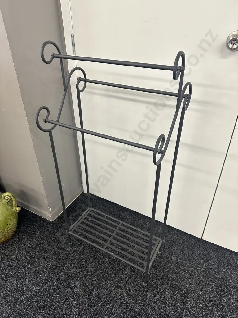 Black Free Standing Metal Towel Rail H106,W52cm. Image 1++