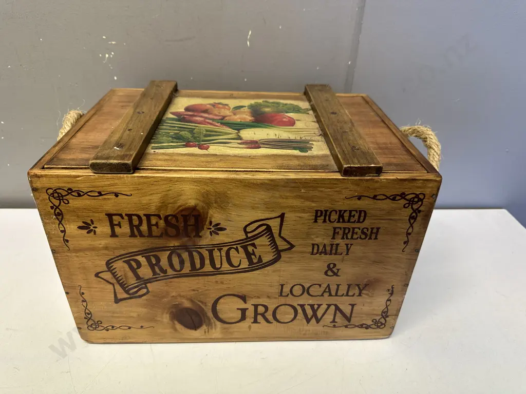 Vintage Wooden Vegetable Storage Box With Lid & Rope Handles H23,W26,D25cm. Image 1++
