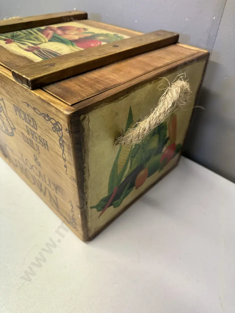 Vintage Wooden Vegetable Storage Box With Lid & Rope Handles H23,W26,D25cm. Image 1++