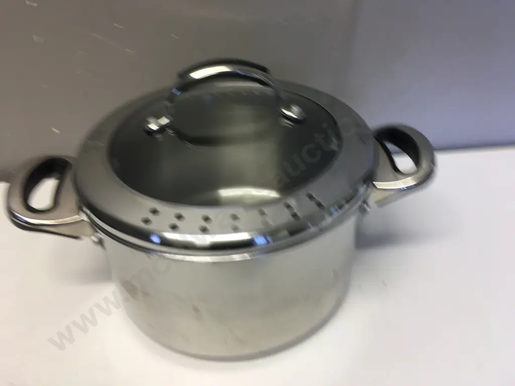 Raco 6.2 Litre Stainless Steel Pasta Pot With Straining Cover Image 1++