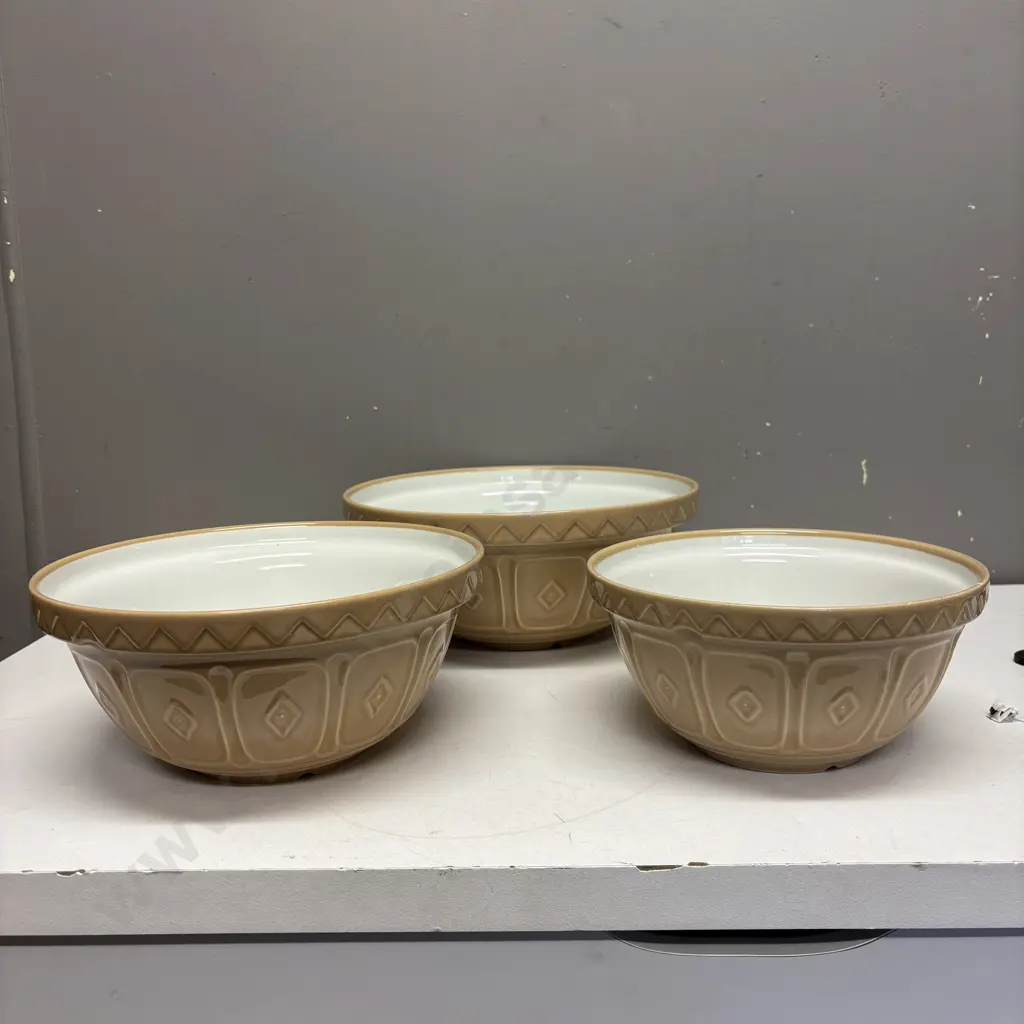 Set of 3 Mason Cash Mixing Bowls. Graduating sizes. af to small bowl as shown Image 1++