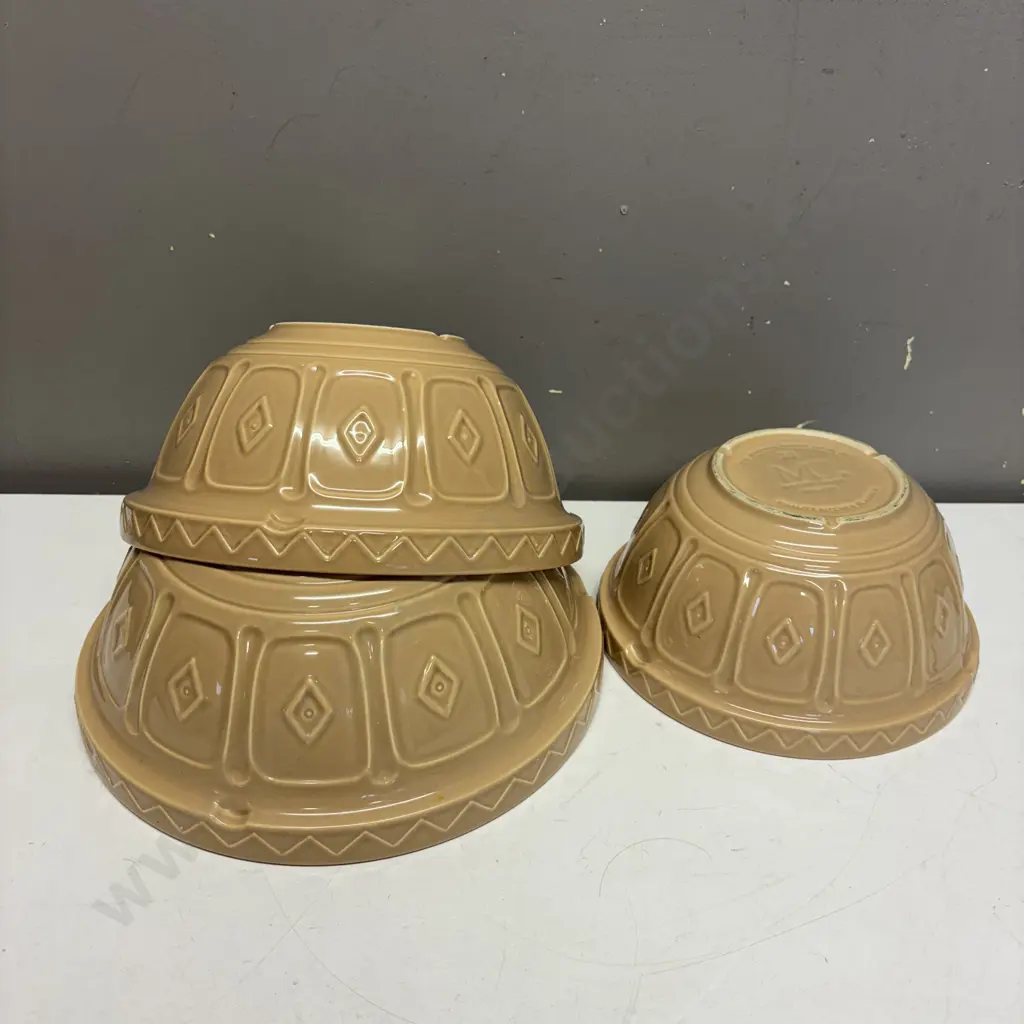 Set of 3 Mason Cash Mixing Bowls. Graduating sizes. af to small bowl as shown Image 1++