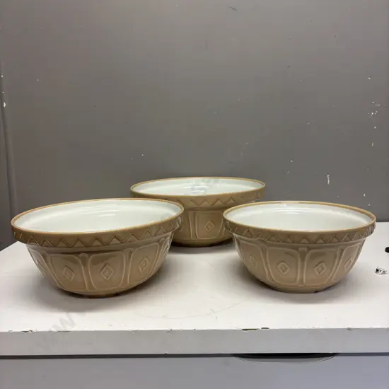 Set of 3 Mason Cash Mixing Bowls. Graduating sizes. af to small bowl as shown