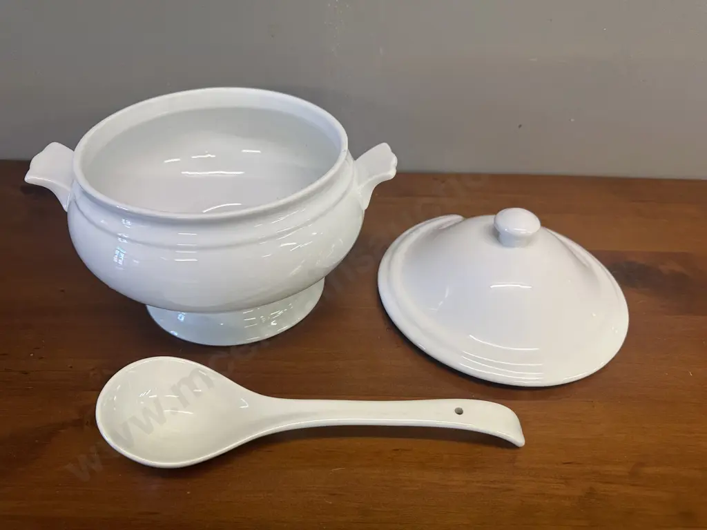 White Lidded Soup Tureen With Ladle Image 1++