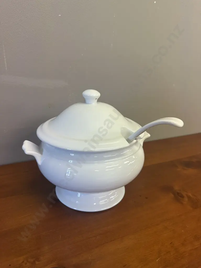 White Lidded Soup Tureen With Ladle Image 1++
