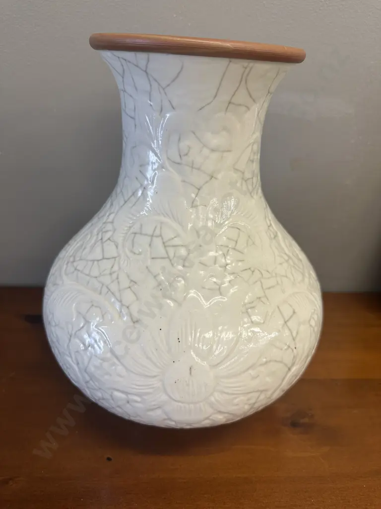 Large Cream Vase With Terracotta Coloured Rim  H27cm. Image 1++