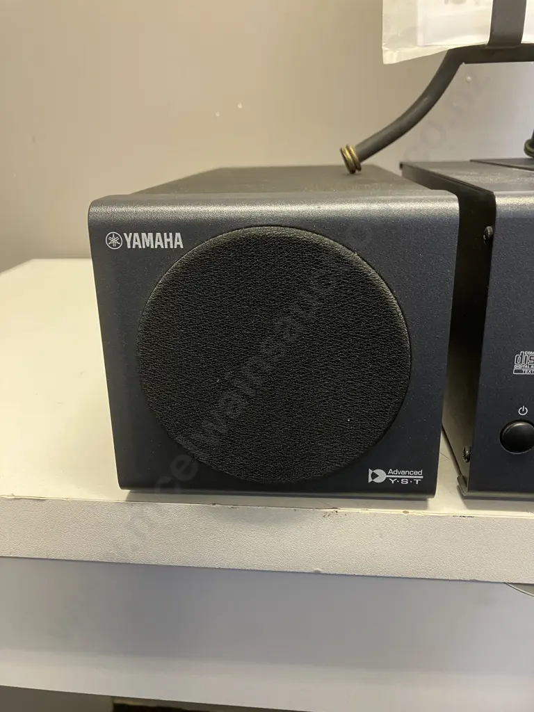 Yamaha Micro Component System CRX-040 With Manual Image 1++
