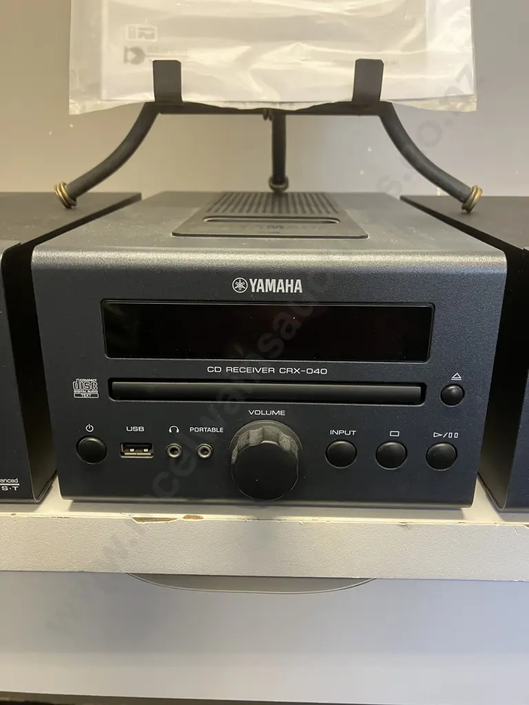 Yamaha Micro Component System CRX-040 With Manual Image 1++