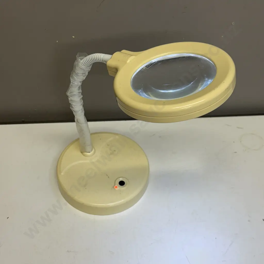 Lighted Full Page Magnifier Image 1++