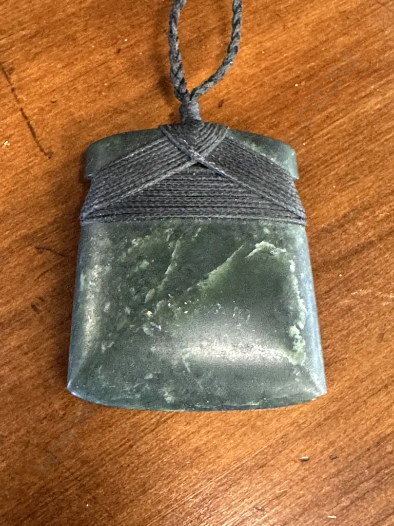 Green Stone Necklace L5,W4.5cm. Image 1++