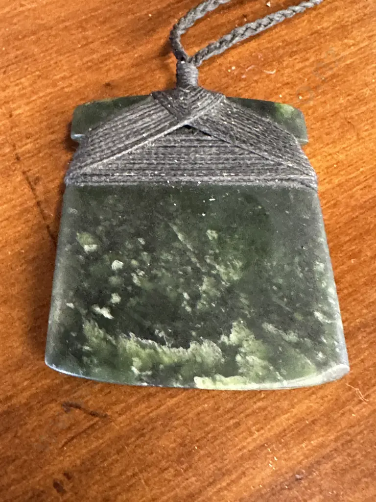 Green Stone Necklace L5,W4.5cm. Image 1++