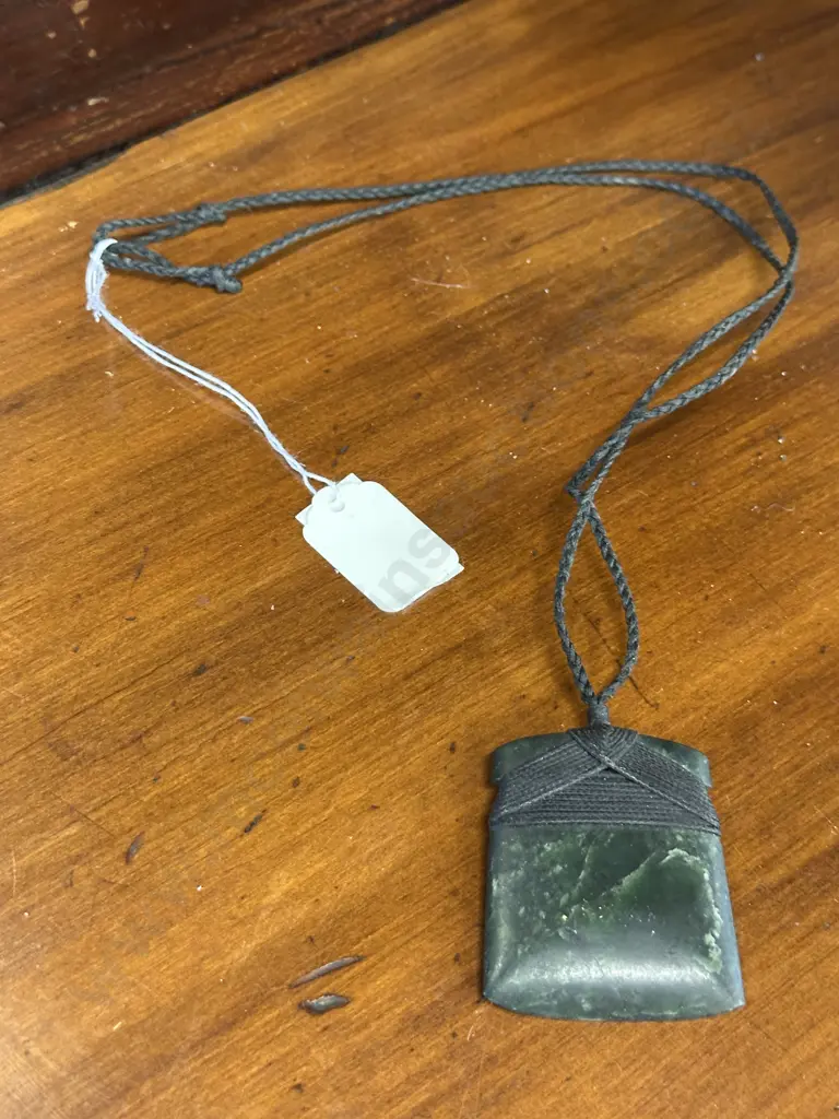 Green Stone Necklace L5,W4.5cm. Image 1++