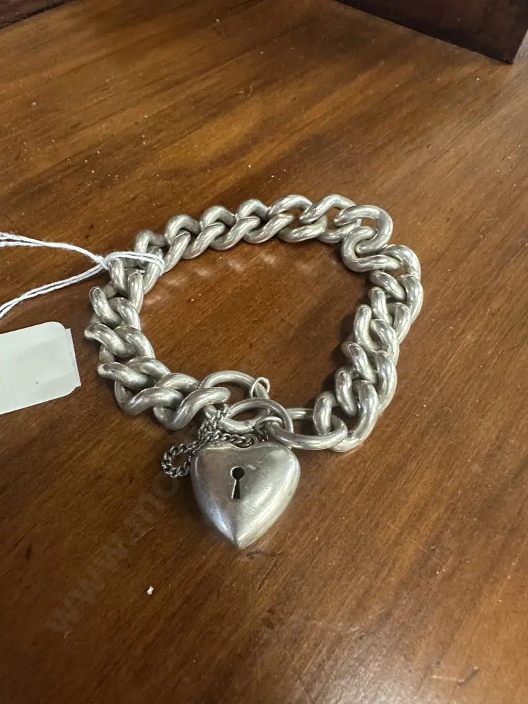 Silver Chain Link Bracelet With Love Heart Clasp (Clasp Stamped 925) Image 1++