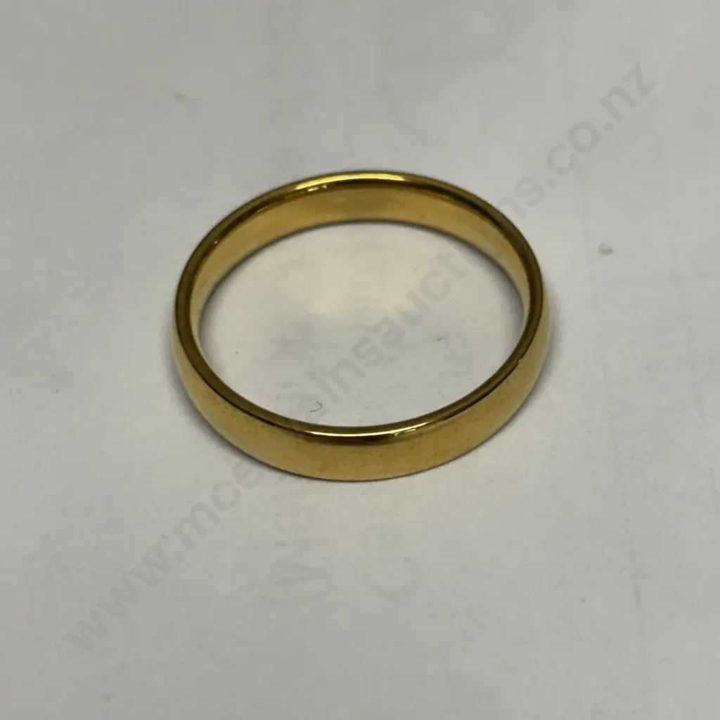 Gold Wedding Band - No visable marks Image 1++