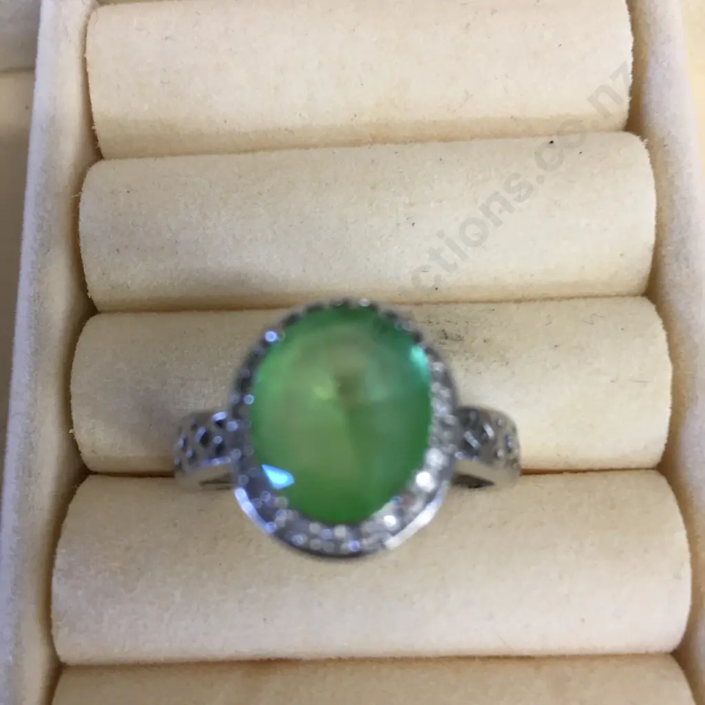 Vintage Oval Ring Stamped 925 With Green Coloured Stone Image 1++
