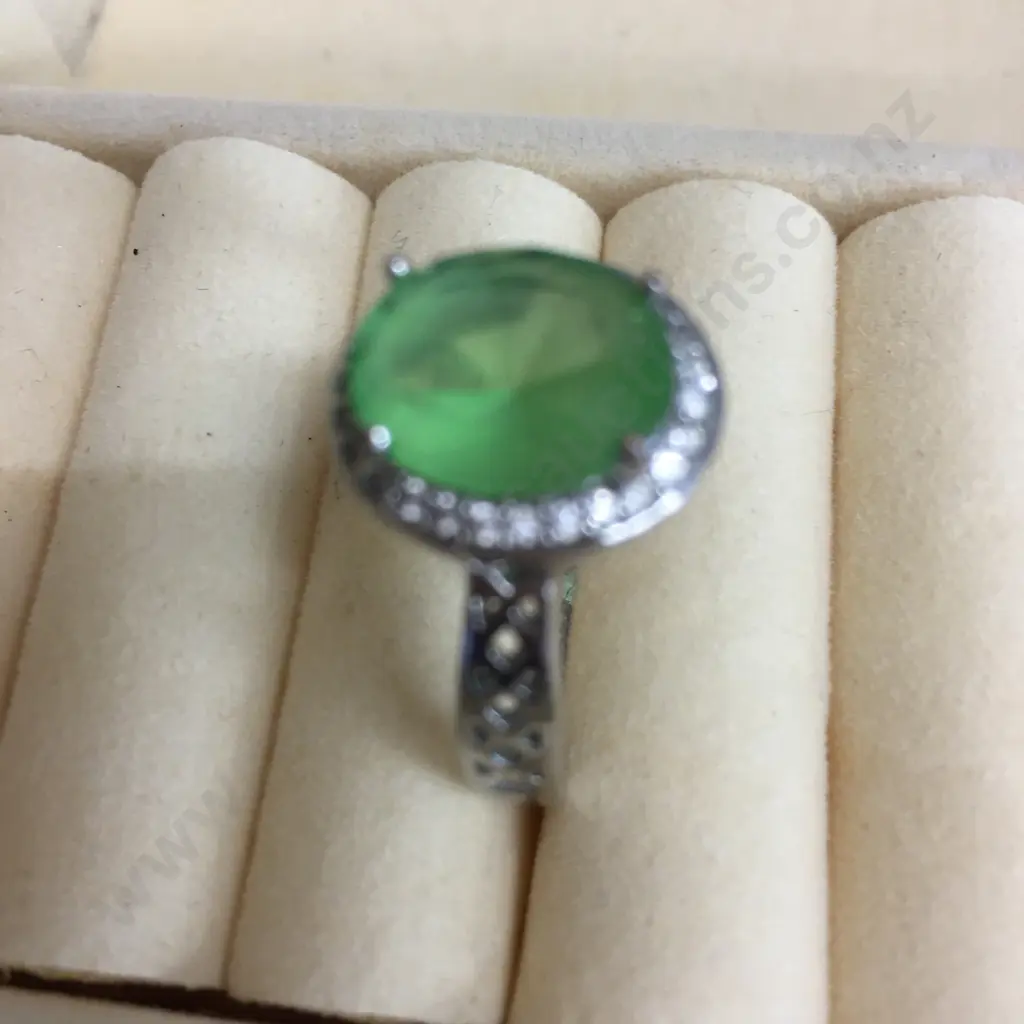 Vintage Oval Ring Stamped 925 With Green Coloured Stone Image 1++