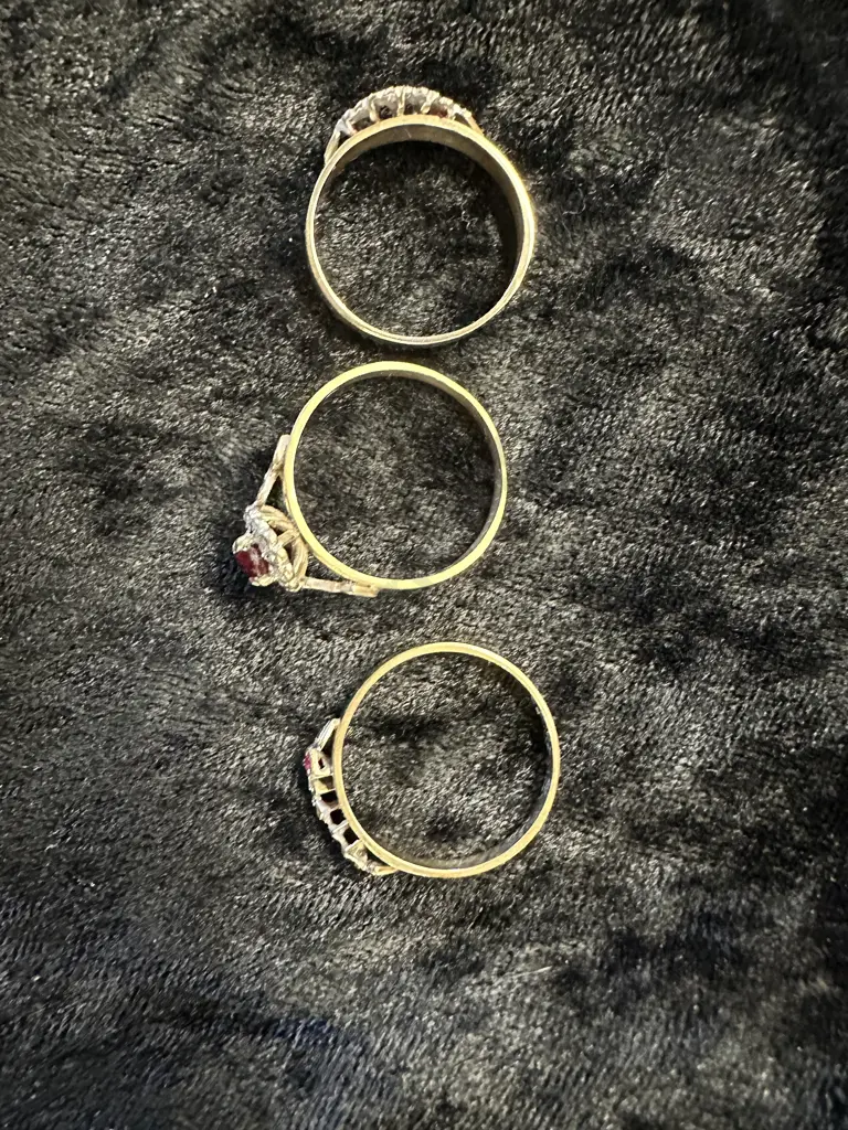 9ct Gold Trio Set With Garnet & Diamonds Stamped 375 Image 1++