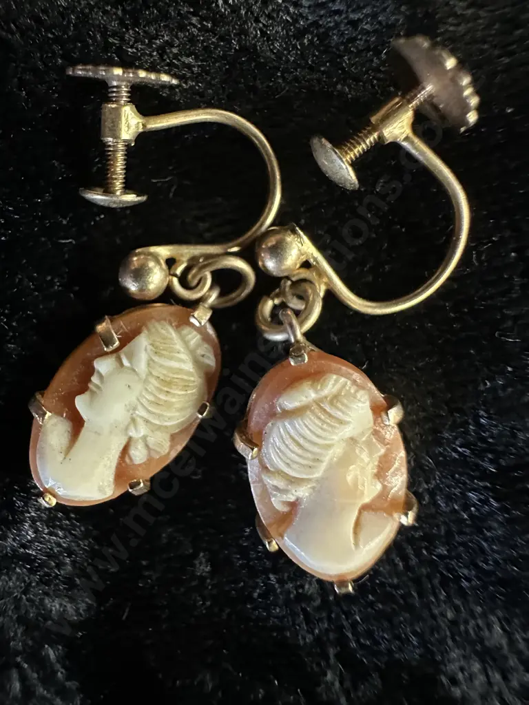 Vintage Gold Cameo Pendant & Pair of Cameo Screw On Earrings, Stamped 9ct Image 1++