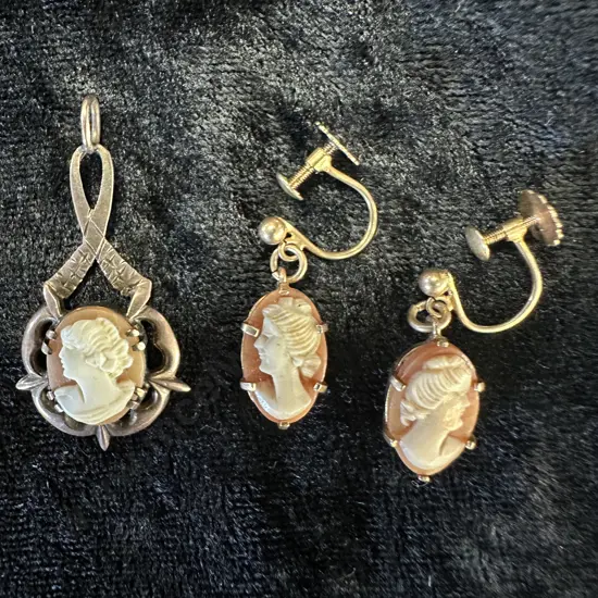 Vintage Gold Cameo Pendant & Pair of Cameo Screw On Earrings, Stamped 9ct