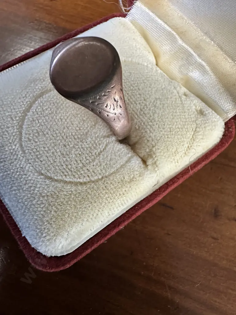 Vintage Rose Gold Signet Ring Stamped 9ct - Etched On Sides Image 1++