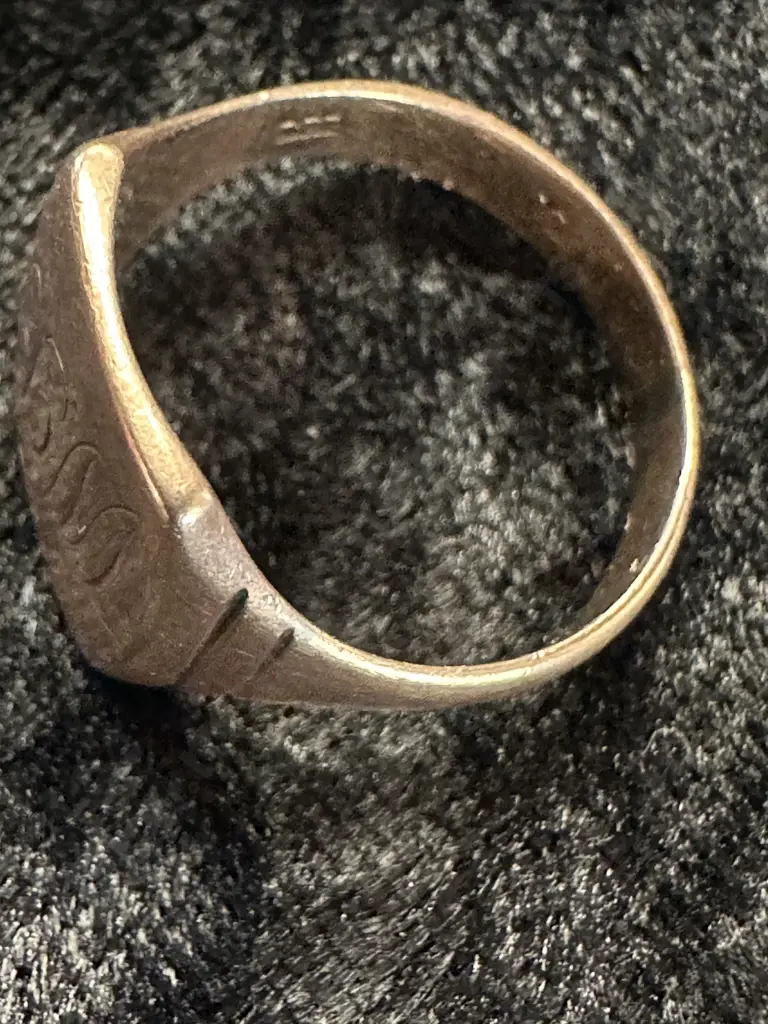 Vintage Rose Gold Signet Ring Stamped 9ct - Engraved Image 1++