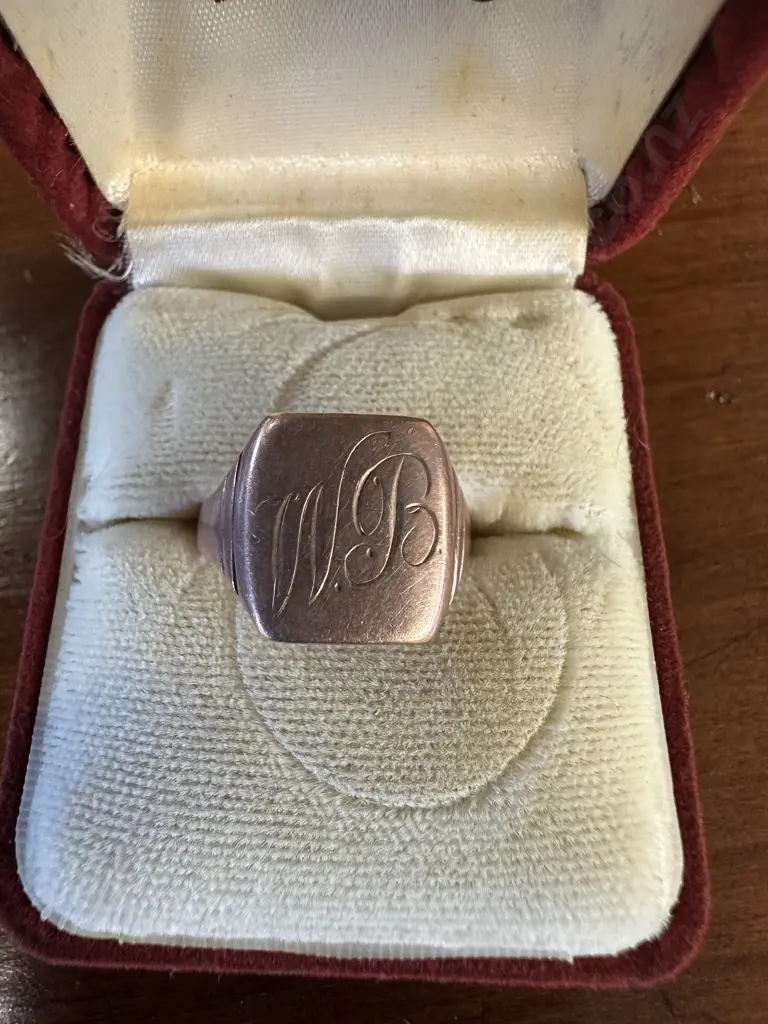 Vintage Rose Gold Signet Ring Stamped 9ct - Engraved Image 1++