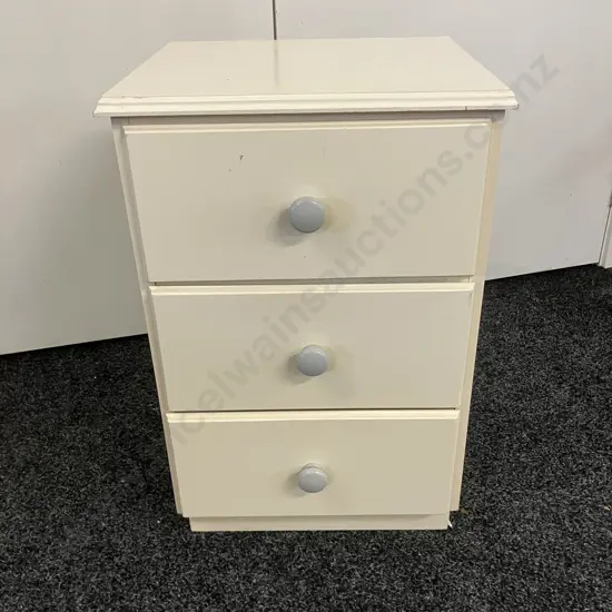 White Painted 3 Drawer Bedside Cabinet, Knob Handles. H64 W42 D38cm