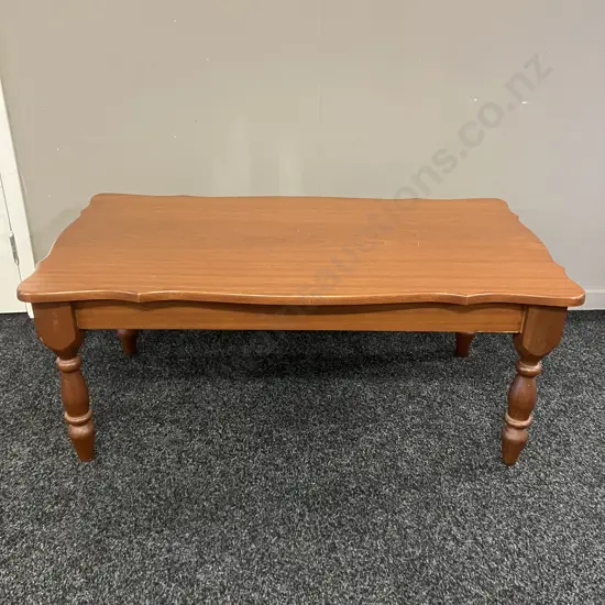 Mahogany Occasional Table, Turned legs. H42 W100 D54cm