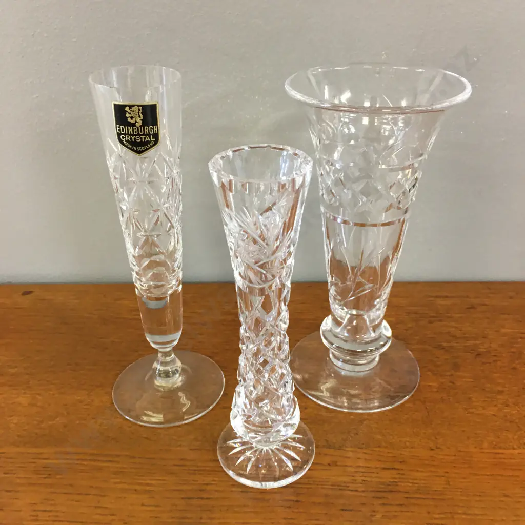 Selection of Vintage Crystal Bud Vases Including Edinburgh Crystal Etc Image 1++
