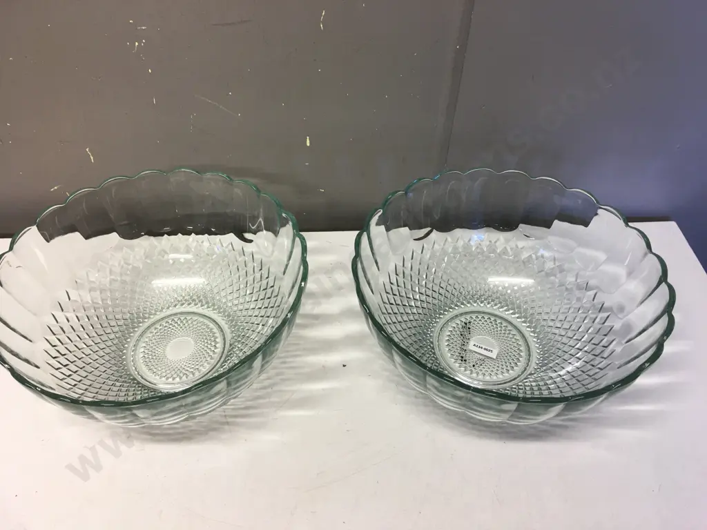 Large Vintage Cut Glass Bowls H40,Dia30. Image 1++