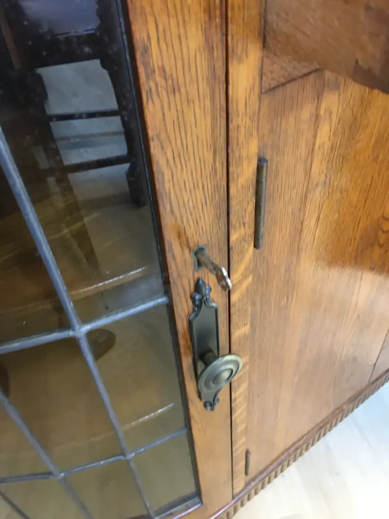 Art Deco Oak & Leadlight Sideboard With Keys, Original Handles, Curved Leadlight Corner Doors. H104 W138 D48cm Image 1++