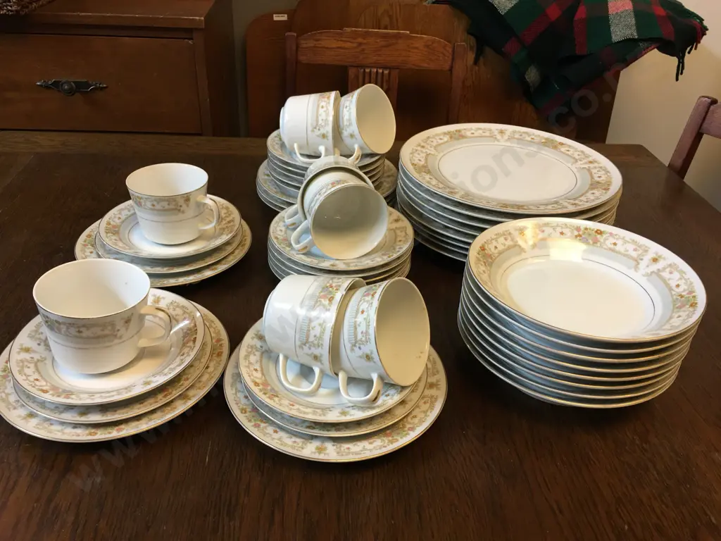 Royalty Yamato Dinnerware (As Found) Image 1++