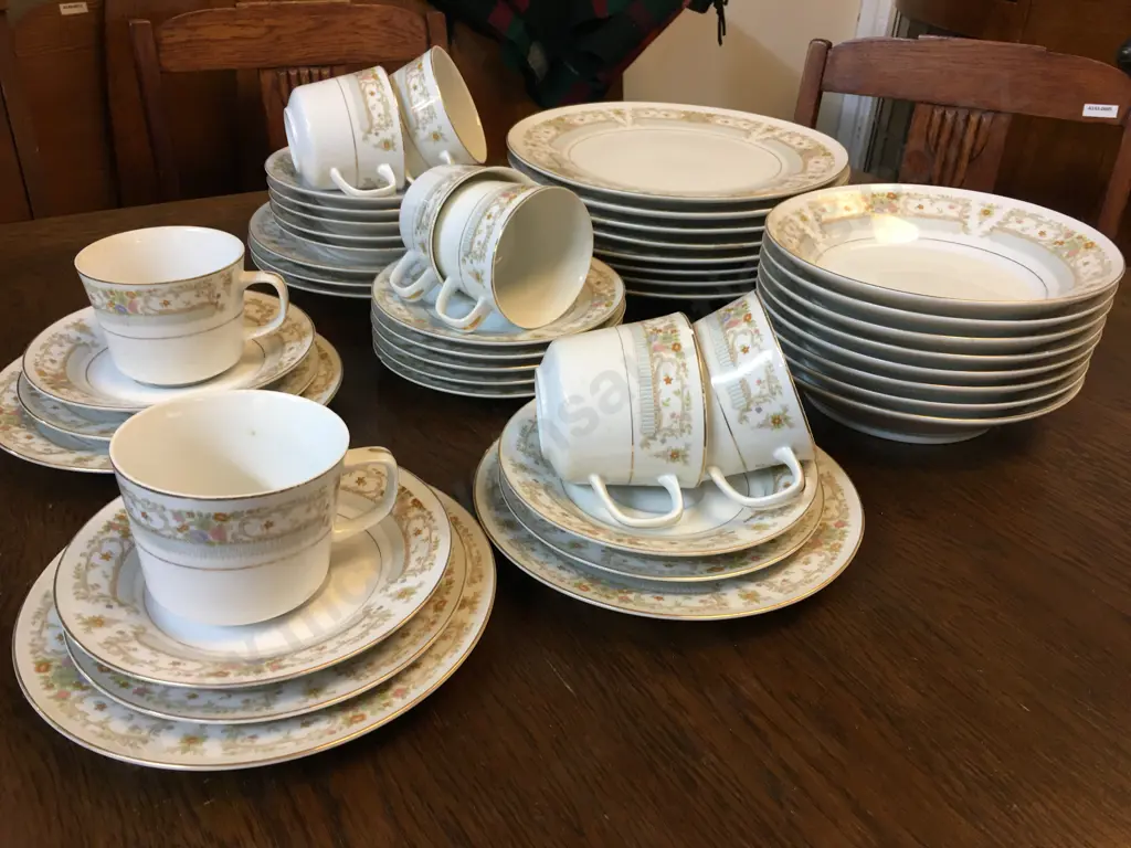 Royalty Yamato Dinnerware (As Found) Image 1++