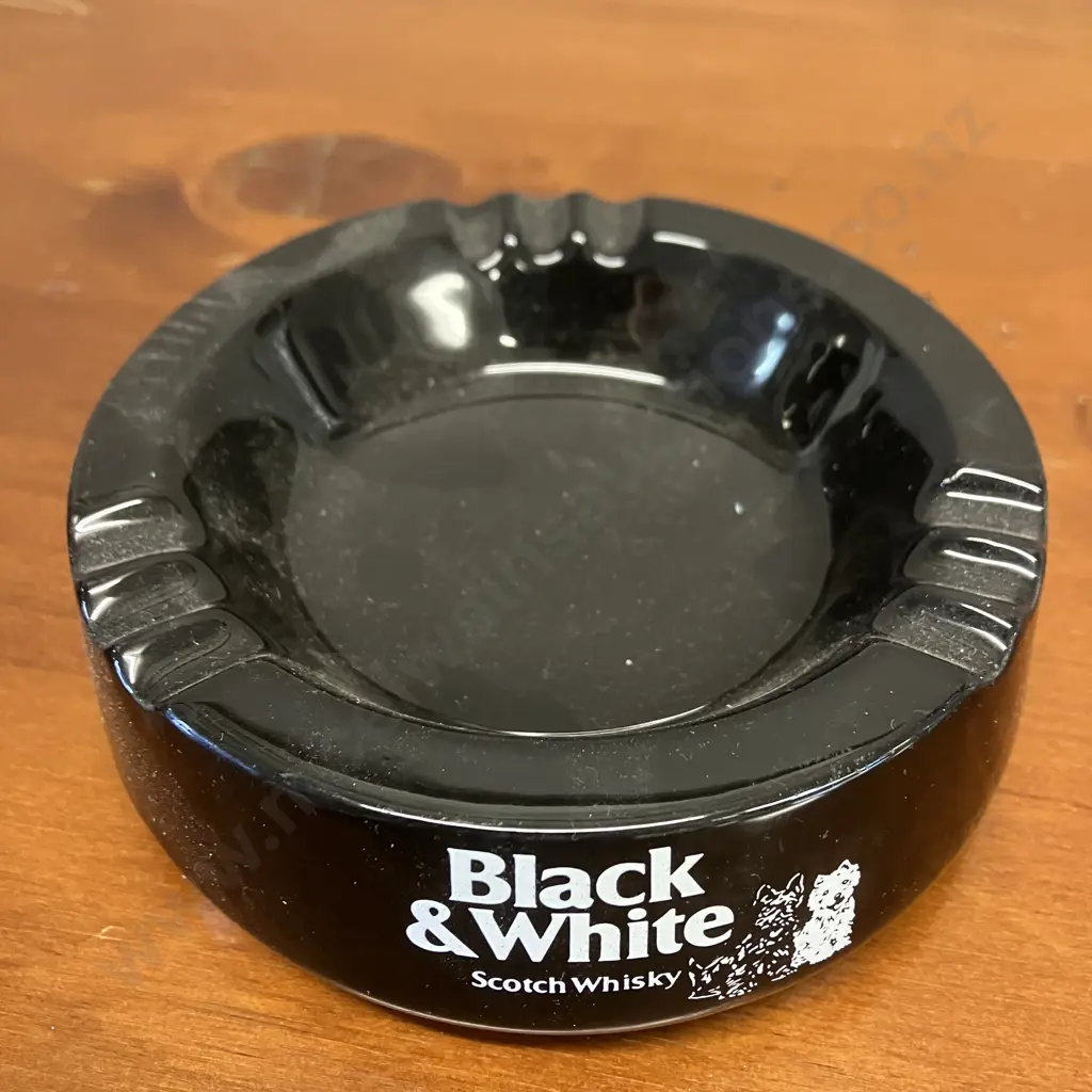 Three Vintage Wade Alcohol Advertsing Items: Vat69 Jug H15cm, Queen Anne Jug H8.5cm and Black and White Ashtray Image 1++