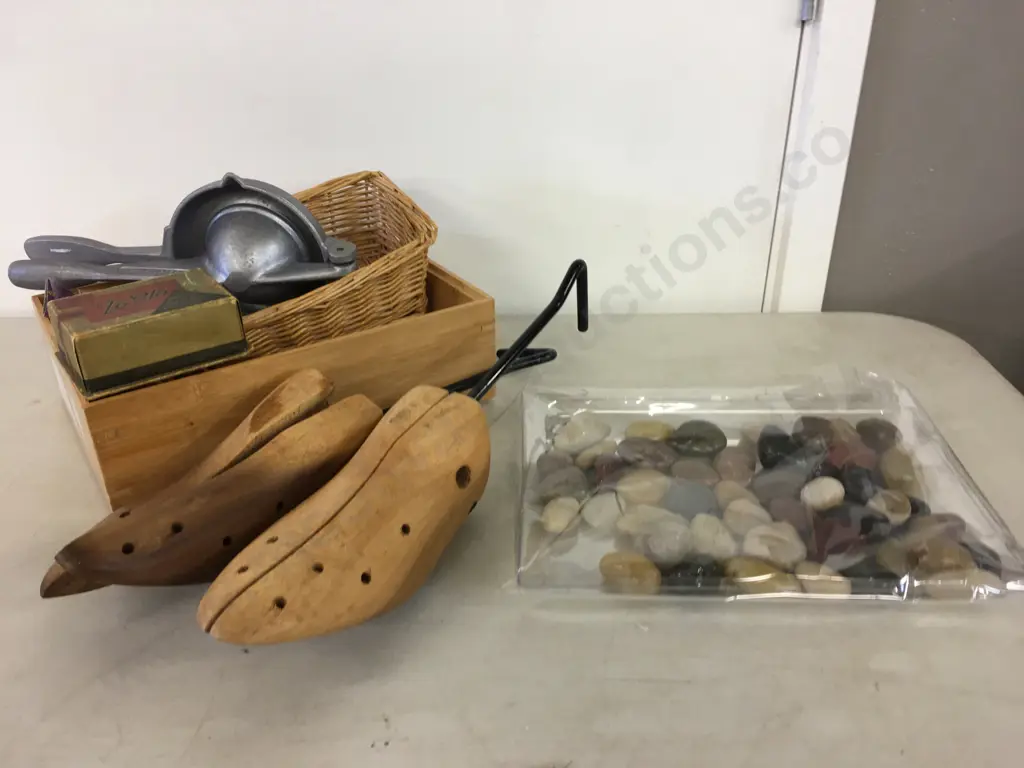 Vintage Items Including Gusscott Juicer, Shoe Stretchers Etc Image 1++