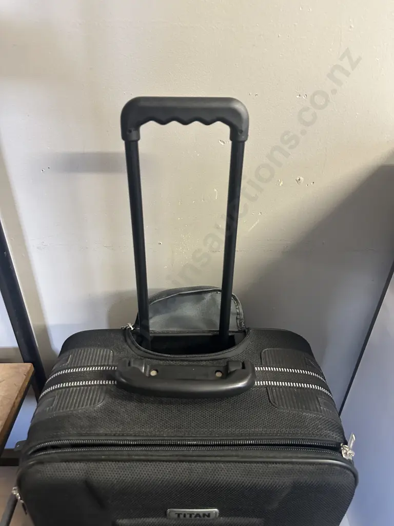 Black Titan Travel Suitcase H66cm. Image 1++