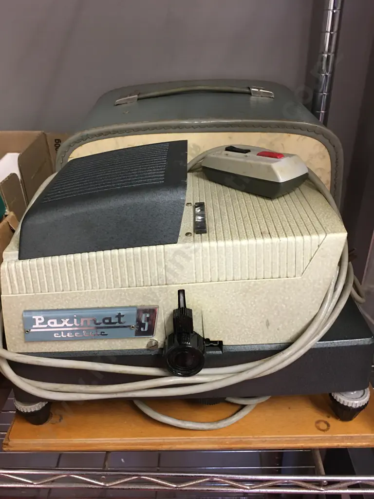 Vintage Braun Nornberg Paximat-S “Electric” Slide Projector, Portable Screen, Etc Image 1++
