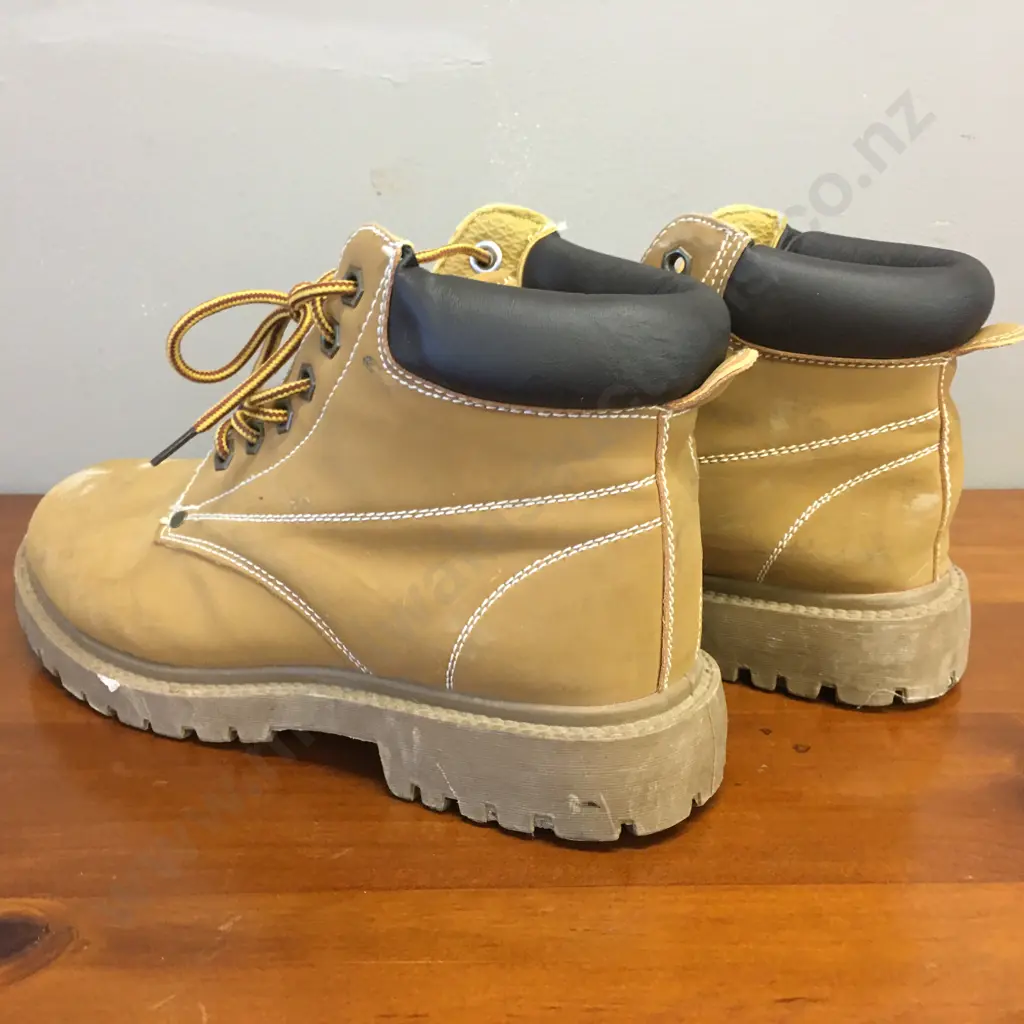 Pair Of Tan Rivett Workwear Boots Size 6 Image 1++