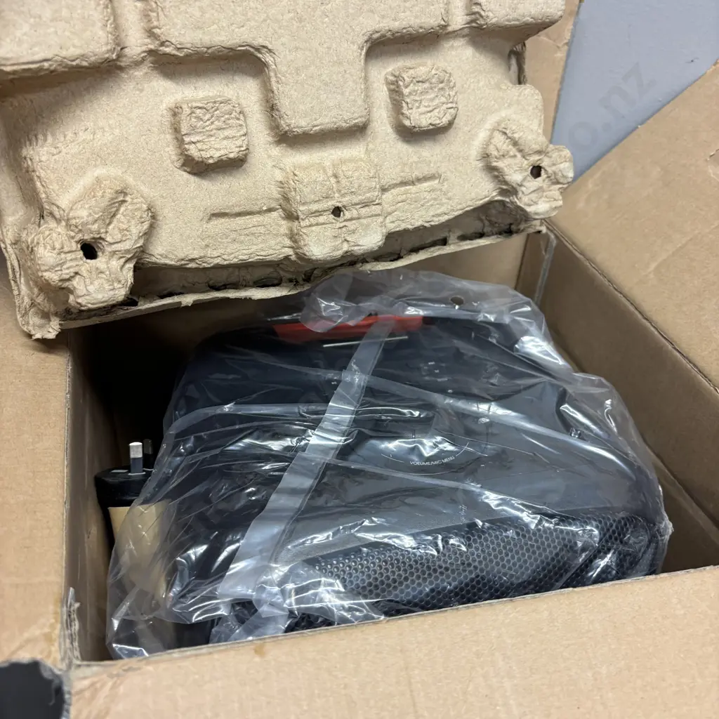 Boxed Veon Portable Bluetooth Speaker. VN26052020BK. Still in plastic Image 1++