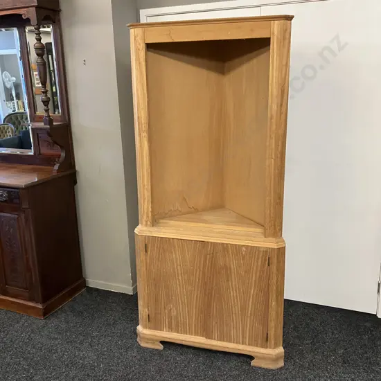 Wood Corner Unit. 185 x 62cm (As Is)