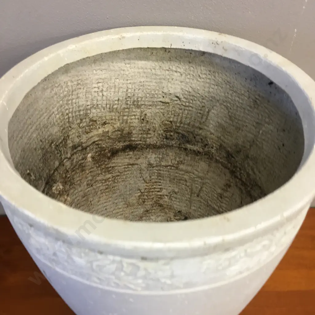 Cream Outdoor Pot H34,Dia29cm. Image 1++