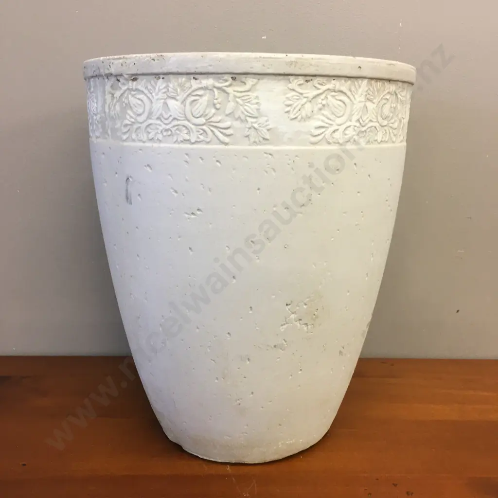 Cream Outdoor Pot H34,Dia29cm. Image 1++