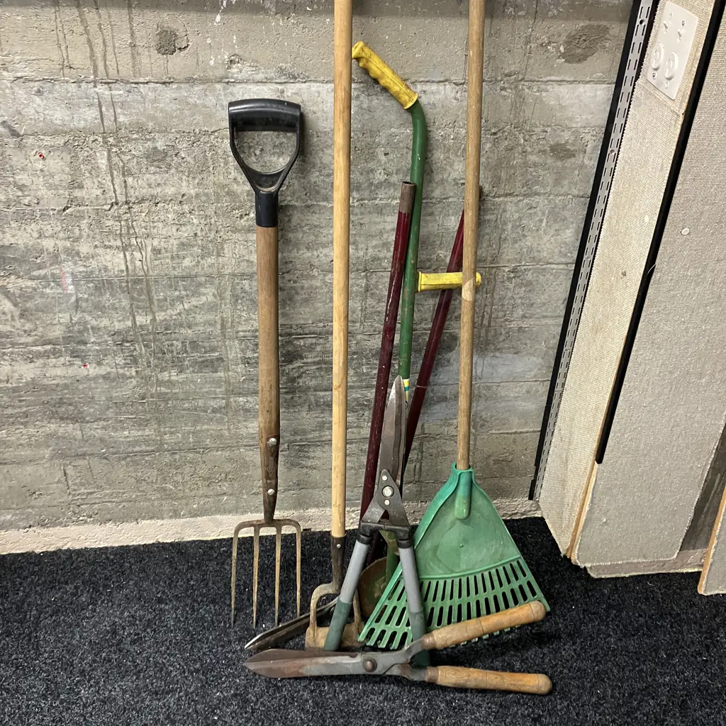 Assorted Garden Tools Image 1++