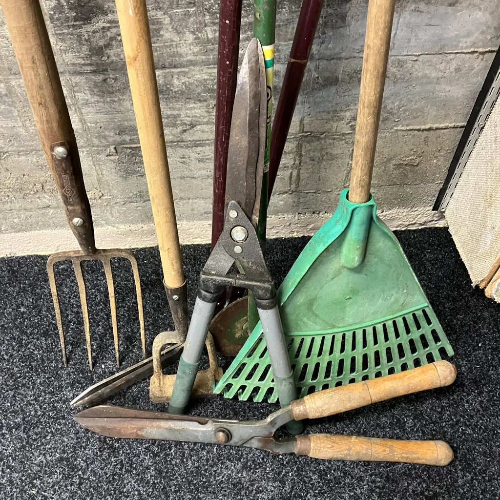 Assorted Garden Tools Image 1++