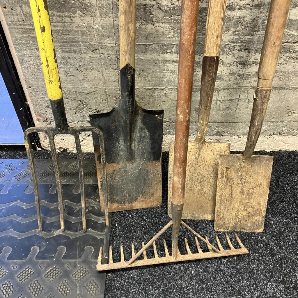 Spades, Garden Fork & Rake Image 1++
