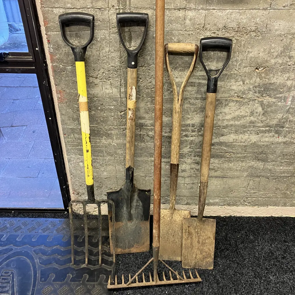 Spades, Garden Fork & Rake Image 1++