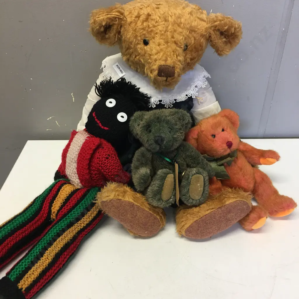 Vintage Soft Toy Teddy Bears & Golli Image 1++