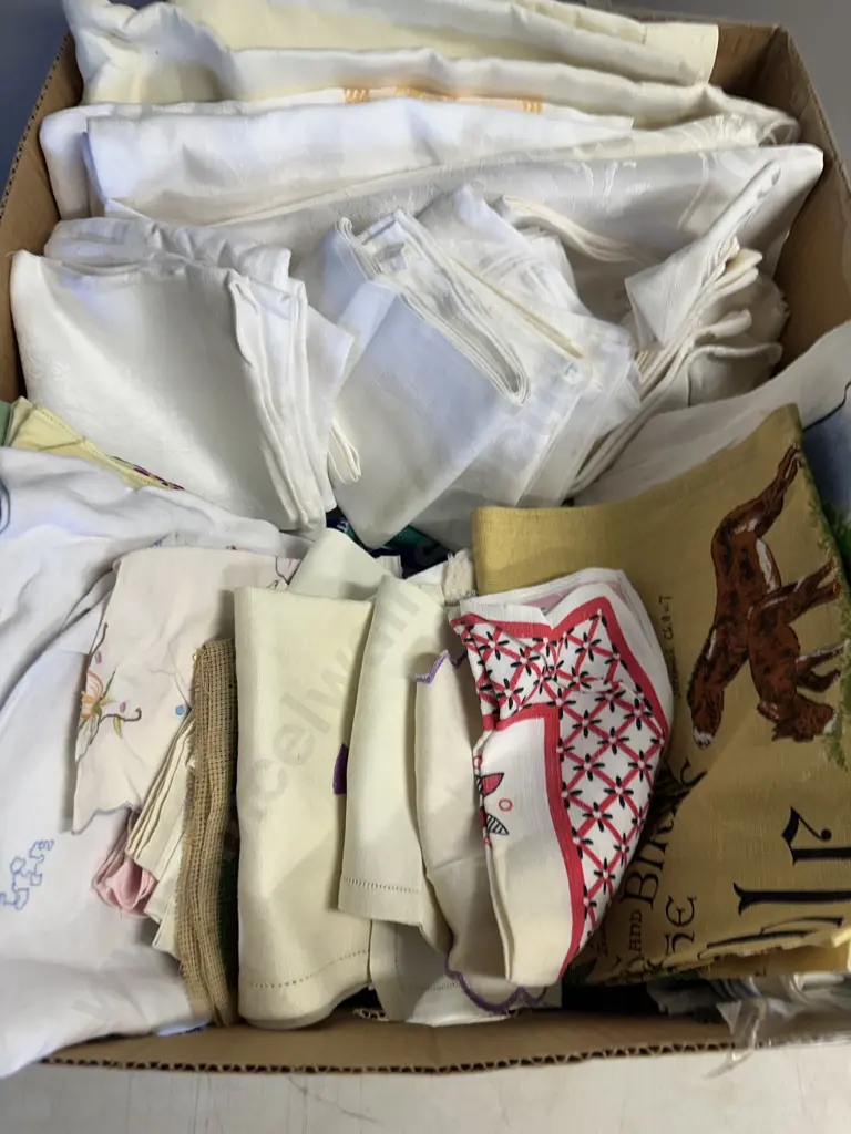 Box Lot Assorted Linen Image 1++