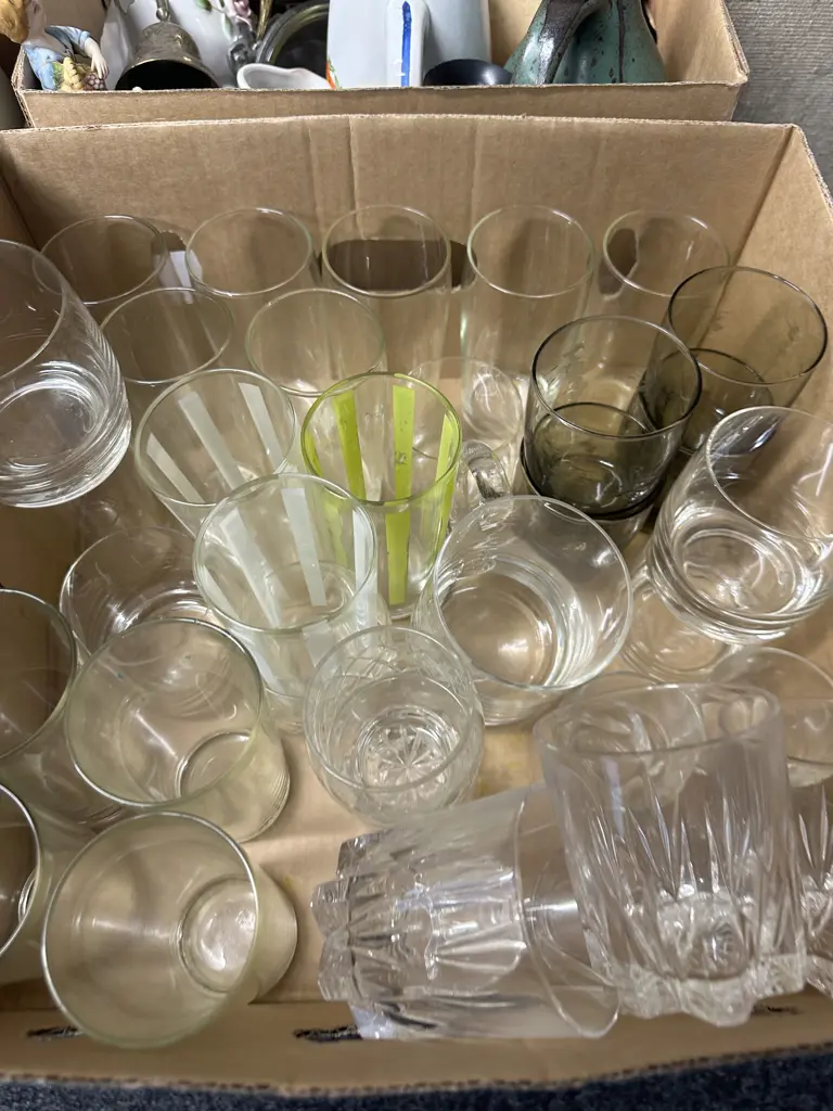 Box lot Glassware Image 1++